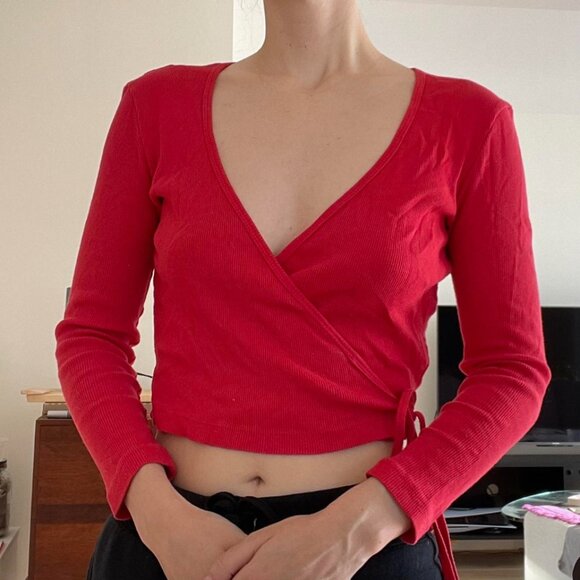 Lisa Says Gah Red Lucille Wrap Top Small - Picture 2 of 3